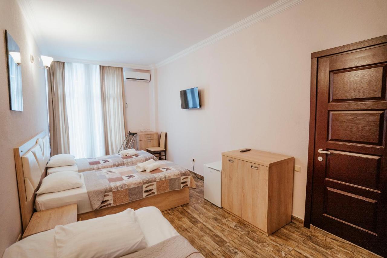 Hotel General Батуми Экстерьер фото