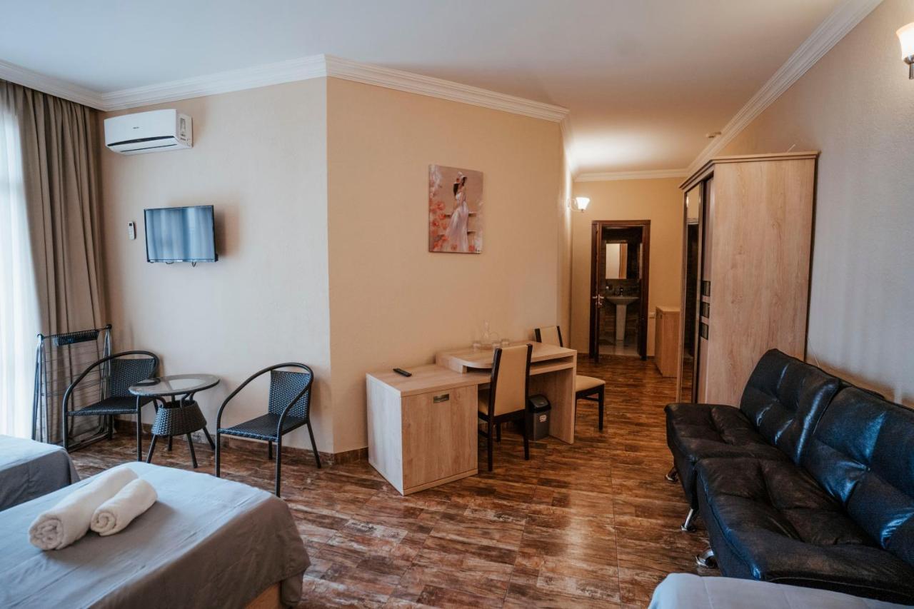 Hotel General Батуми Экстерьер фото