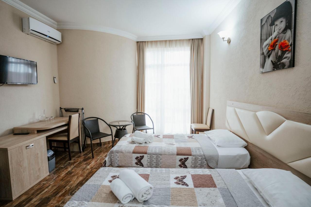 Hotel General Батуми Экстерьер фото