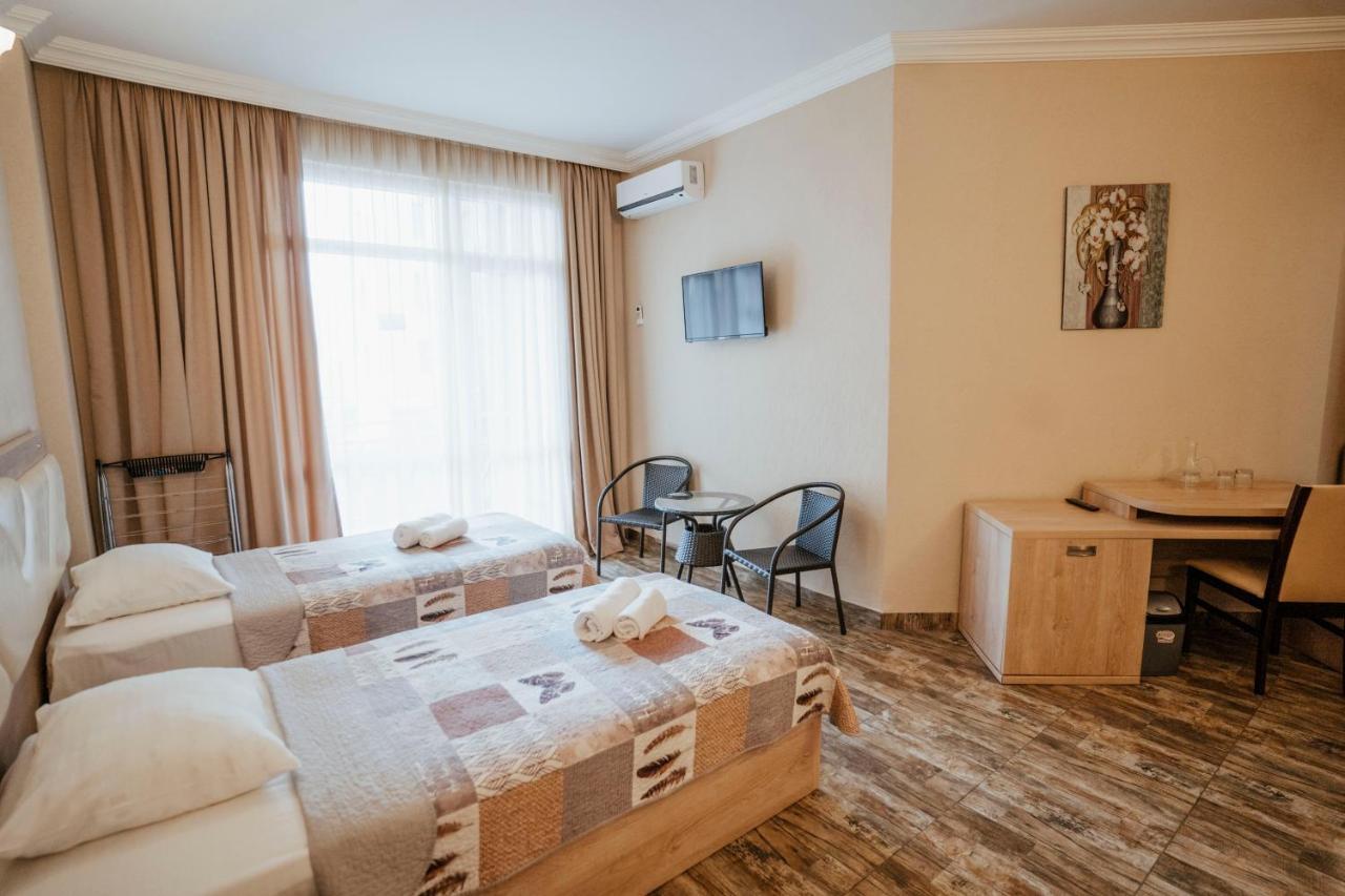 Hotel General Батуми Экстерьер фото