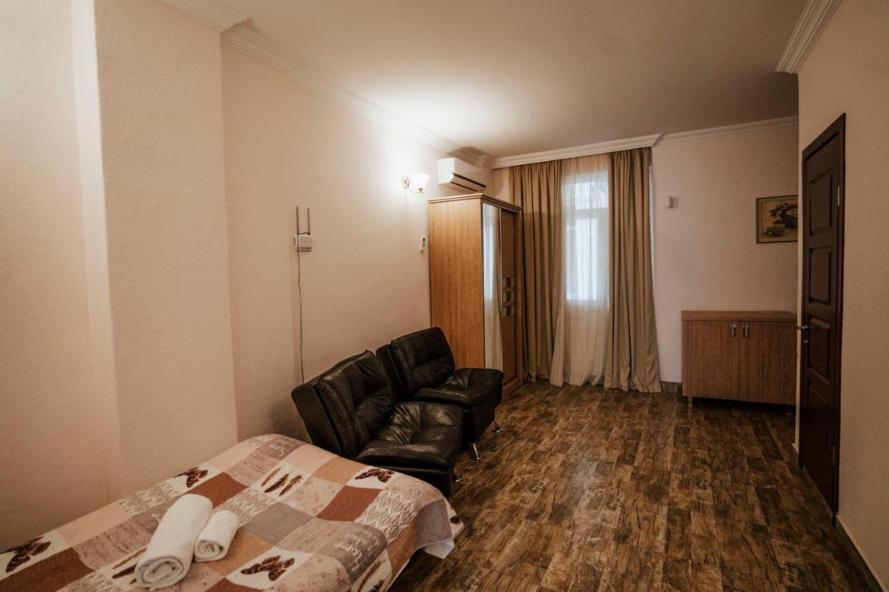 Hotel General Батуми Экстерьер фото