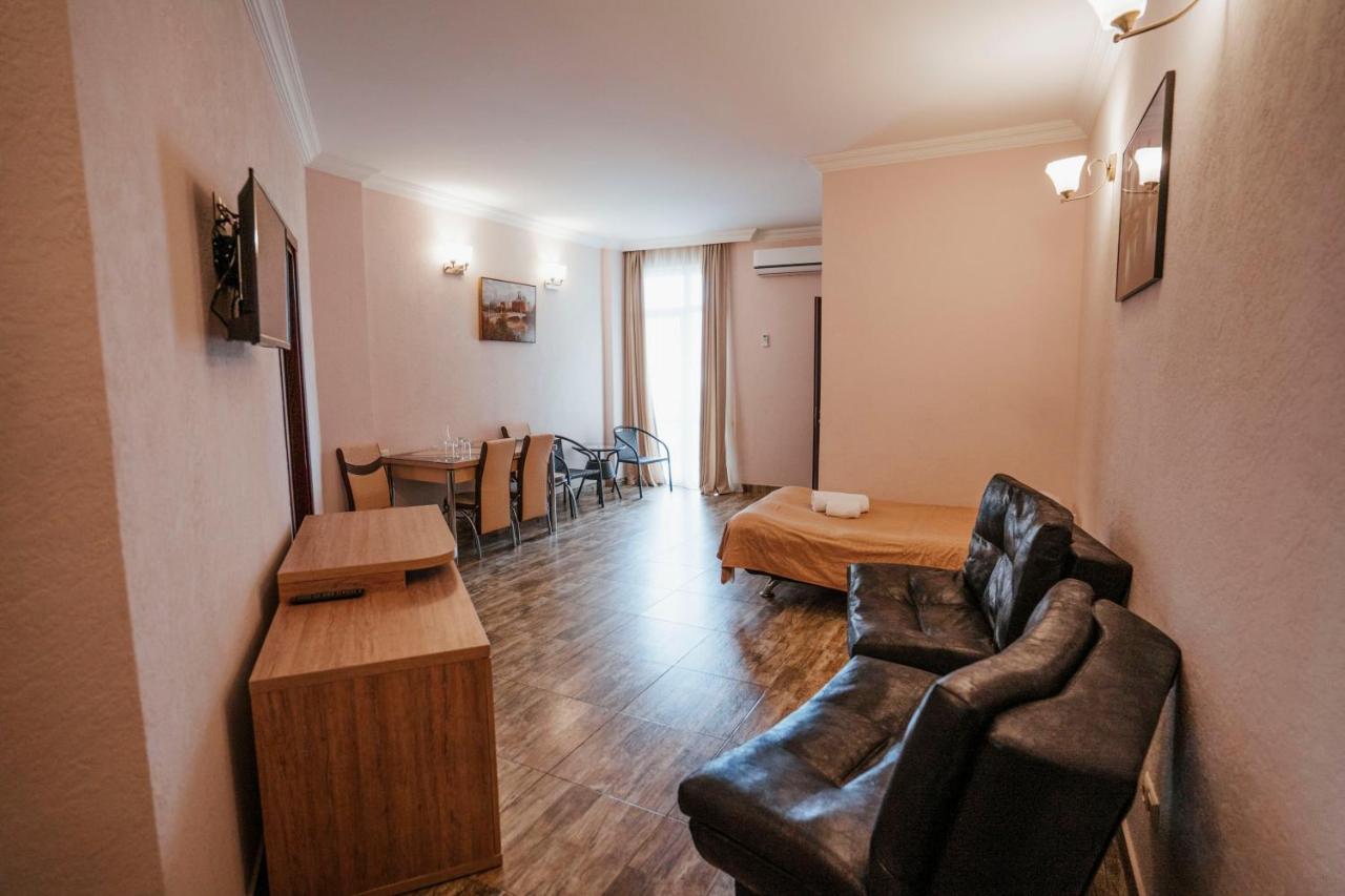 Hotel General Батуми Экстерьер фото