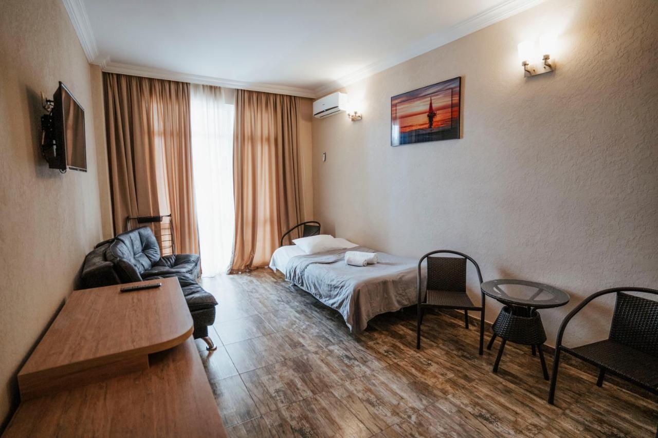 Hotel General Батуми Экстерьер фото