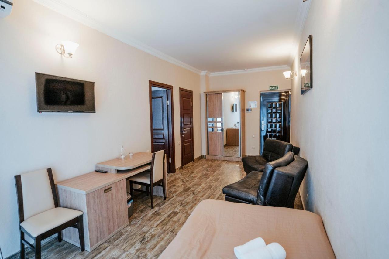 Hotel General Батуми Экстерьер фото