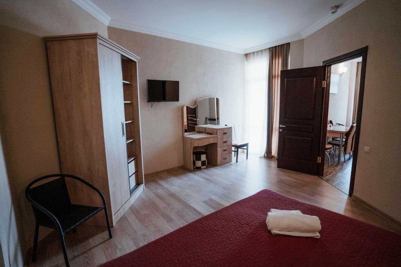 Hotel General Батуми Экстерьер фото